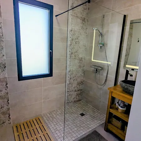 別荘 New House With Garden - Near *