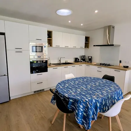 Semesterbostad New House With Garden - Near