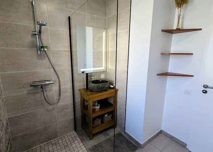 Vakantiehuis New House With Garden - Near *